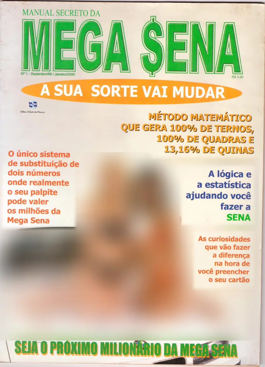 Capa da revista Manual Secreto da Mega Sena, nº 1, de 1999: título verde, faixa laranja com A sua sorte vai mudar, a promessa Método matemático que gera 100% de ternos, 100% de quadras e 13,16% de quinas e, no rodapé, Seja o próximo milionário da Mega Sena. A foto do meio aparece desfocada.